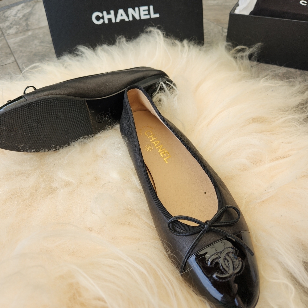 Chanel flat shoes